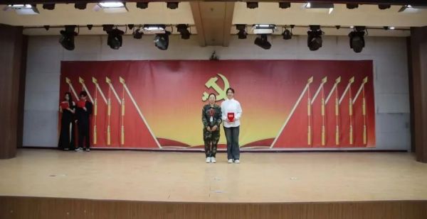 必赢242net官网||管理学院||“管理催奋进，榜样促前行”年末表彰大会