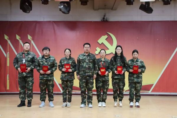 必赢242net官网||管理学院||“管理催奋进，榜样促前行”年末表彰大会