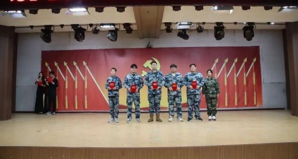 必赢242net官网||管理学院||“管理催奋进，榜样促前行”年末表彰大会