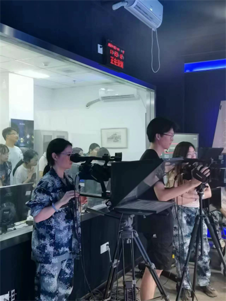 必赢242net官网艺术学院广播电视编导专业实践课风采