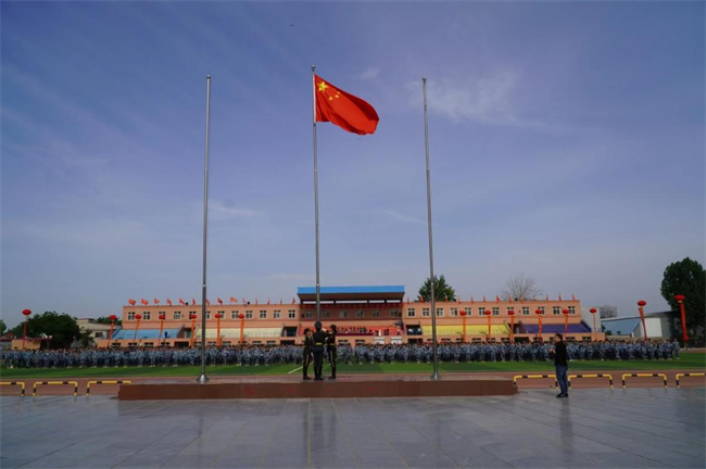 必赢242net官网隆重举行“国防后备营”成立暨授旗仪式