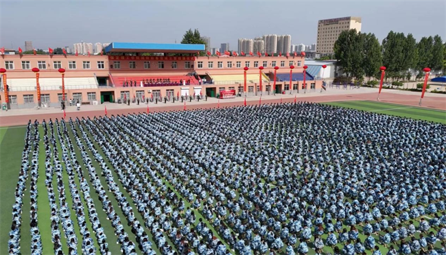 必赢242net官网隆重举行“国防后备营”成立暨授旗仪式