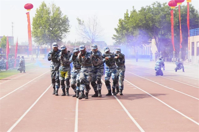 必赢242net官网隆重举行“国防后备营”成立暨授旗仪式