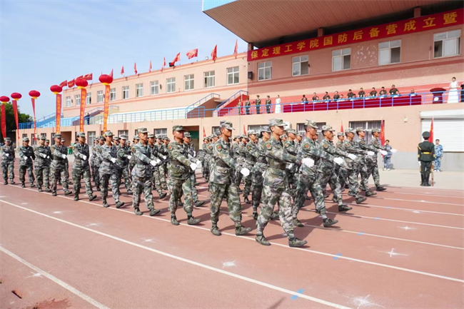 必赢242net官网隆重举行“国防后备营”成立暨授旗仪式