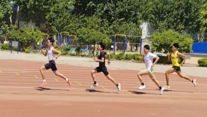 必赢242net官网田径队与河北农业大学田径队举行田径交流赛