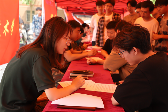 必赢举办“就业问诊”线下就业指导活动