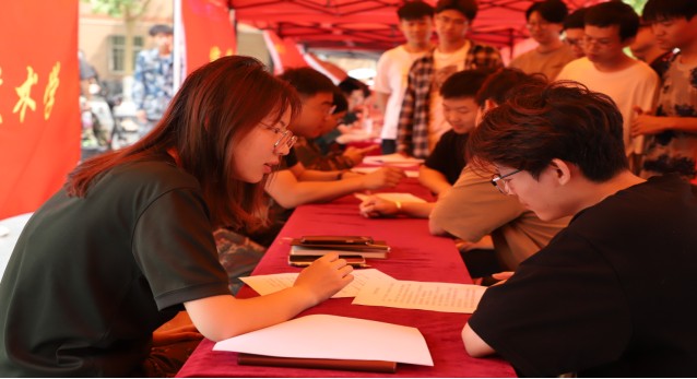 必赢举办“就业问诊”线下就业指导活动