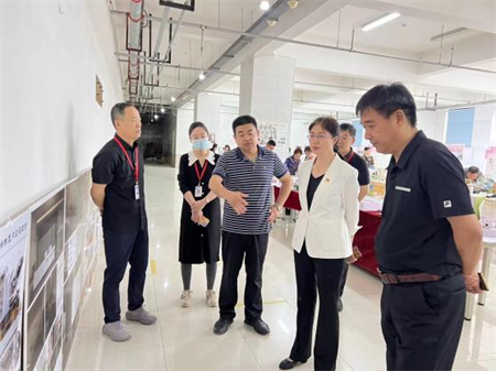 必赢242net官网校领导莅临参观指导艺术学院2024届本科毕业设计作品展
