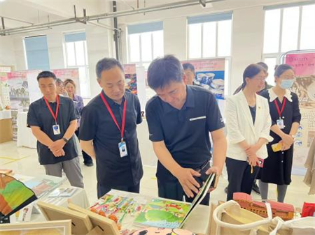 必赢242net官网校领导莅临参观指导艺术学院2024届本科毕业设计作品展