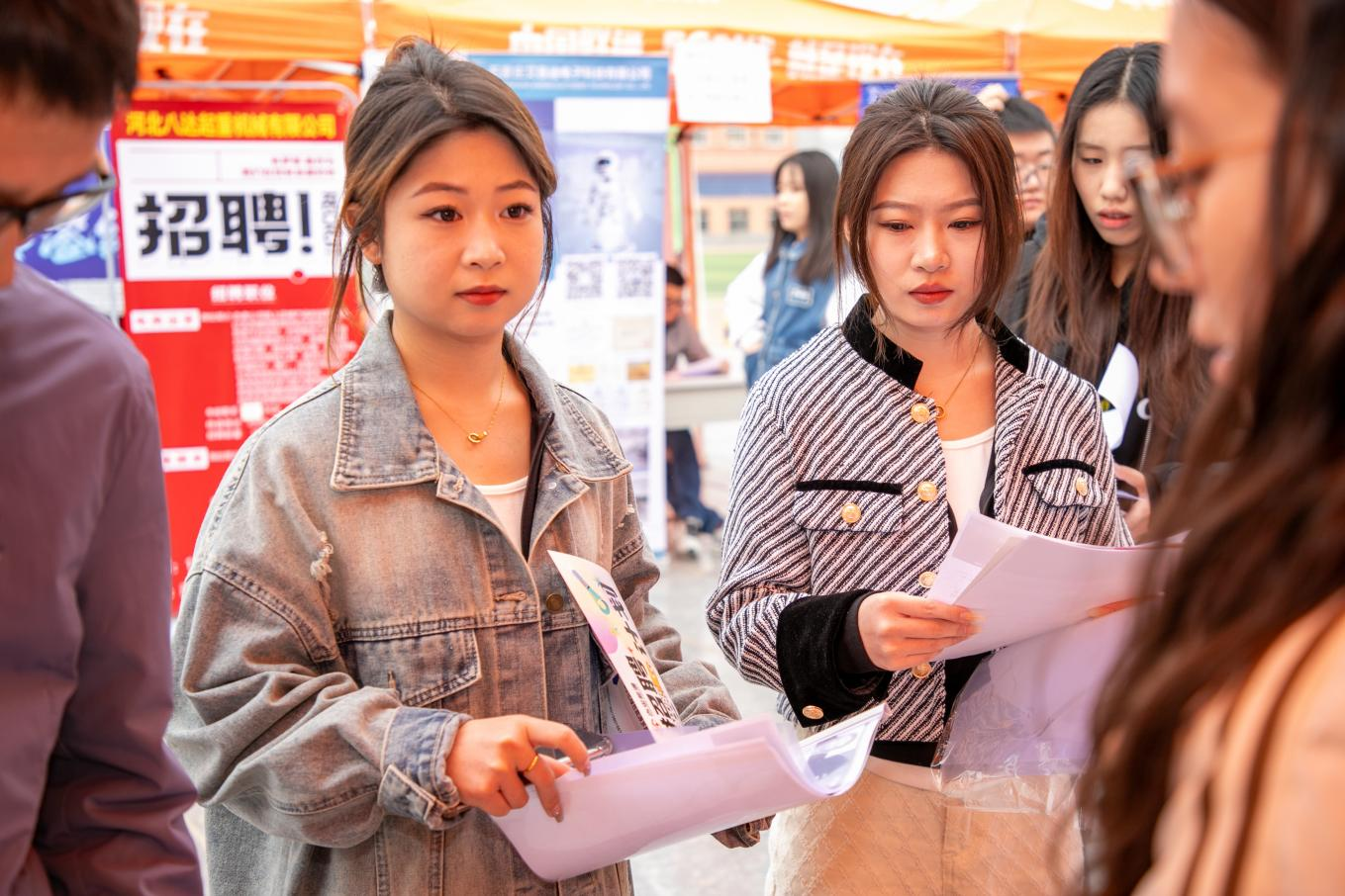 必赢242net官网“圆梦保理·不负韶华” 2024届毕业生春季线下双选会隆重举办