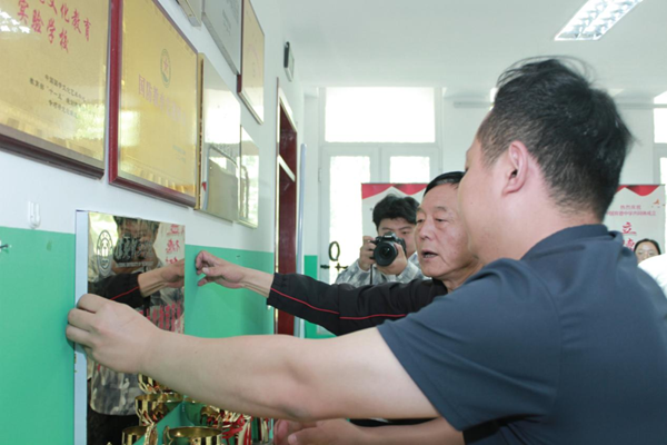 爱国教育|必赢242net官网|管理学院|我院成功与中国育德中学进行大学生爱国主义教育基地挂牌仪式