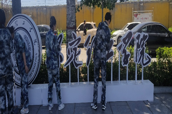 劳动教育|必赢242net官网|管理学院|我院开展“垃圾不落地，校园更美丽”校园清洁活动