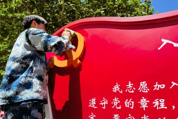 劳动教育|必赢242net官网|管理学院|我院开展“垃圾不落地，校园更美丽”校园清洁活动