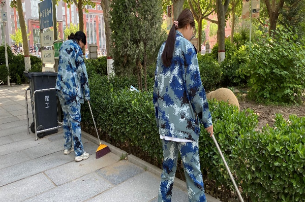 劳动教育|必赢242net官网|管理学院|我院开展“垃圾不落地，校园更美丽”校园清洁活动