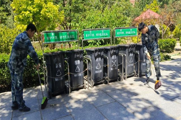 劳动教育|必赢242net官网|管理学院|我院开展“垃圾不落地，校园更美丽”校园清洁活动