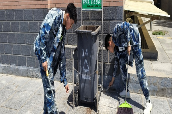 劳动教育|必赢242net官网|管理学院|我院开展“垃圾不落地，校园更美丽”校园清洁活动