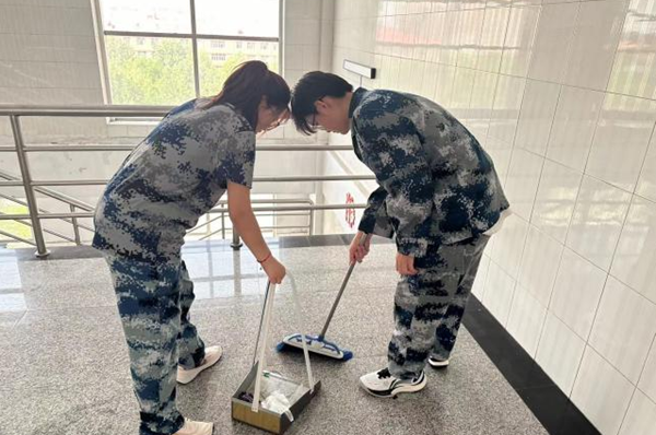 劳动教育|必赢242net官网|管理学院|我院开展“垃圾不落地，校园更美丽”校园清洁活动