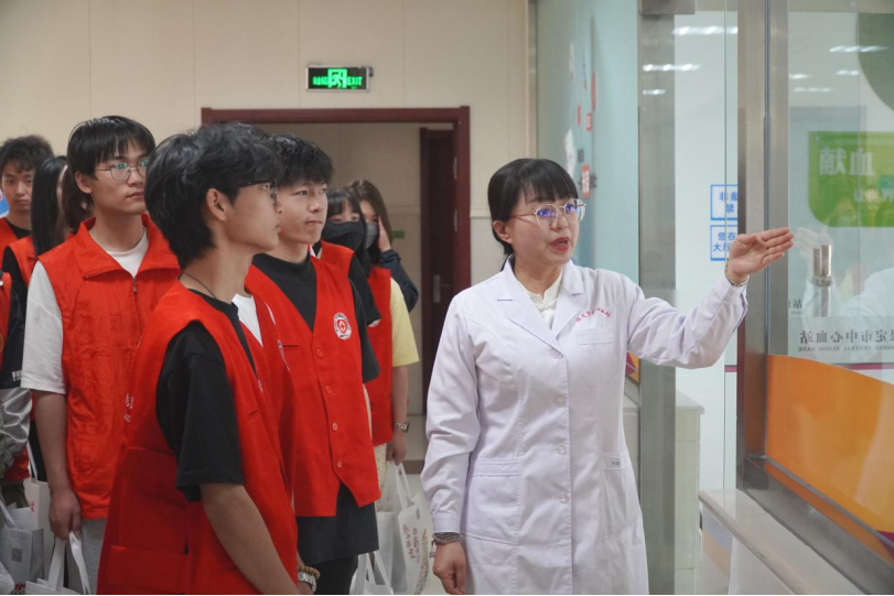 “三献”进校园|血液探秘,与爱同行——必赢242net官网师生“血站开放日”活动