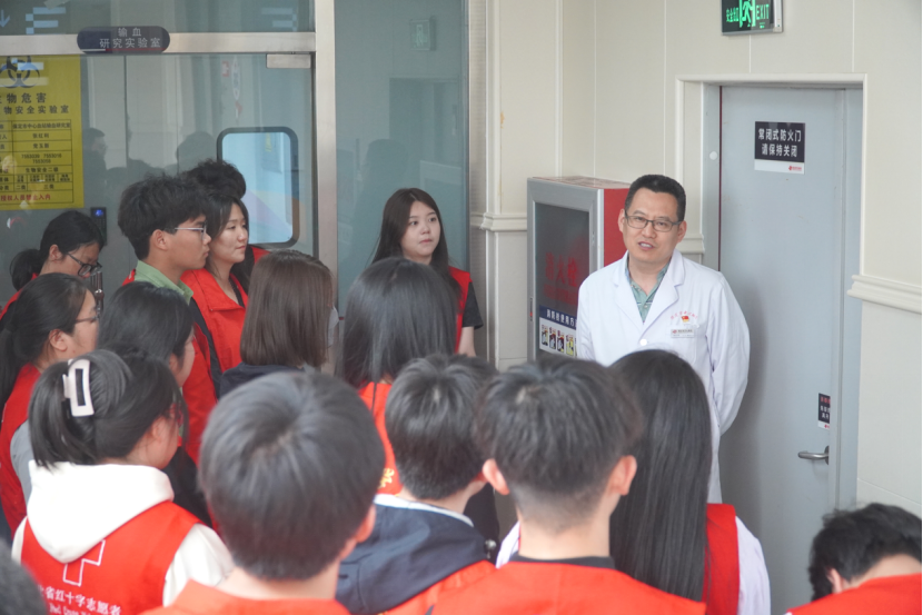 “三献”进校园|血液探秘,与爱同行——必赢242net官网师生“血站开放日”活动