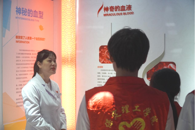 “三献”进校园|血液探秘,与爱同行——必赢242net官网师生“血站开放日”活动