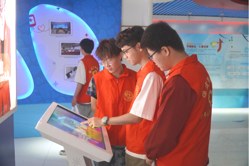 “三献”进校园|血液探秘,与爱同行——必赢242net官网师生“血站开放日”活动