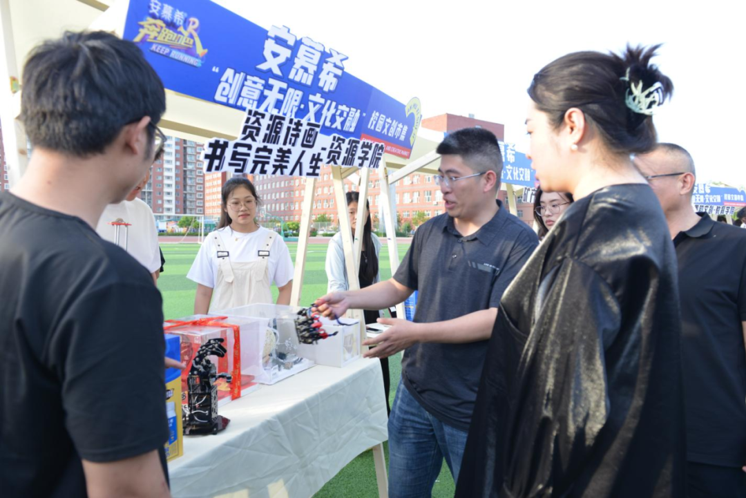 青春校园|创意无限，文化交融—必赢242net官网首届文创市集圆满结束
