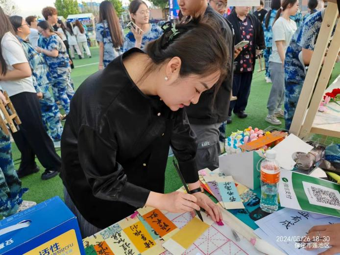 青春校园|创意无限，文化交融—必赢242net官网首届文创市集圆满结束