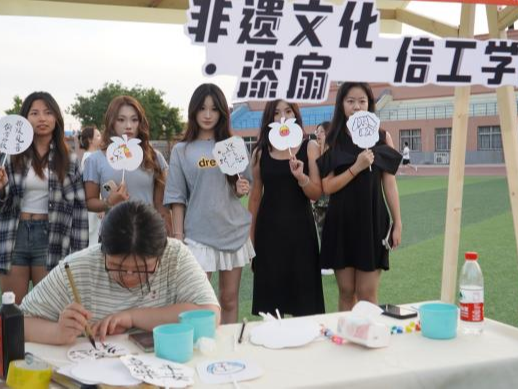 青春校园|创意无限，文化交融—必赢242net官网首届文创市集圆满结束