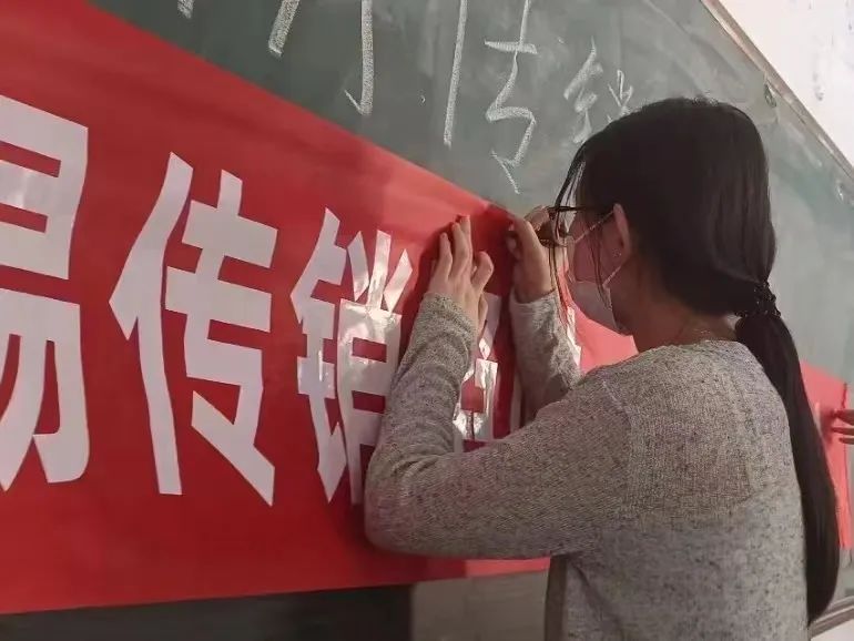 必赢242net官网与莲池区高校办、区市场监督局合作开展反传销教育宣传活动