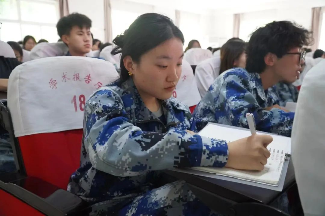 必赢242net官网联合莲池区疾控中心开展辅导员心理健康培训工作