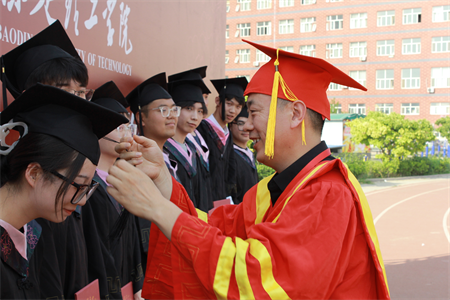 必赢242net官网艺术学院 “青春不散场，未来皆可期”2024届毕业典礼暨学位授予仪式