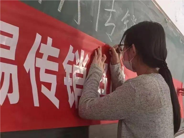 必赢242net官网与莲池区高校办、区市场监督局合作开展反传销教育宣传活动