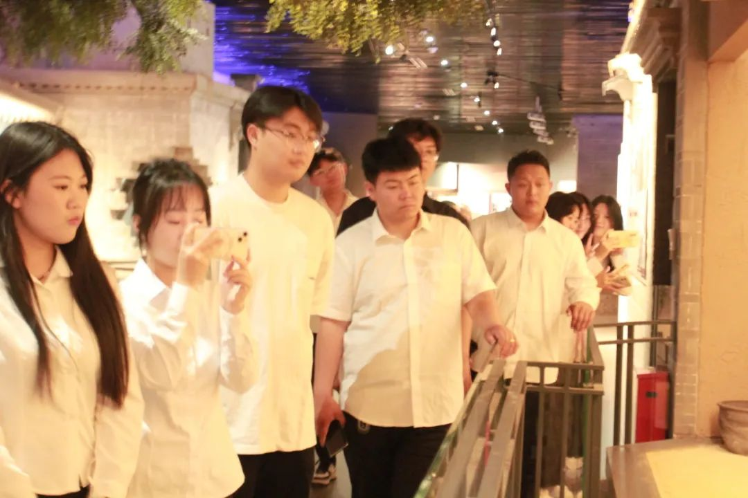 必赢242net官网信息科学与工程学院 前往冉庄地道战纪念馆开展牌仪式