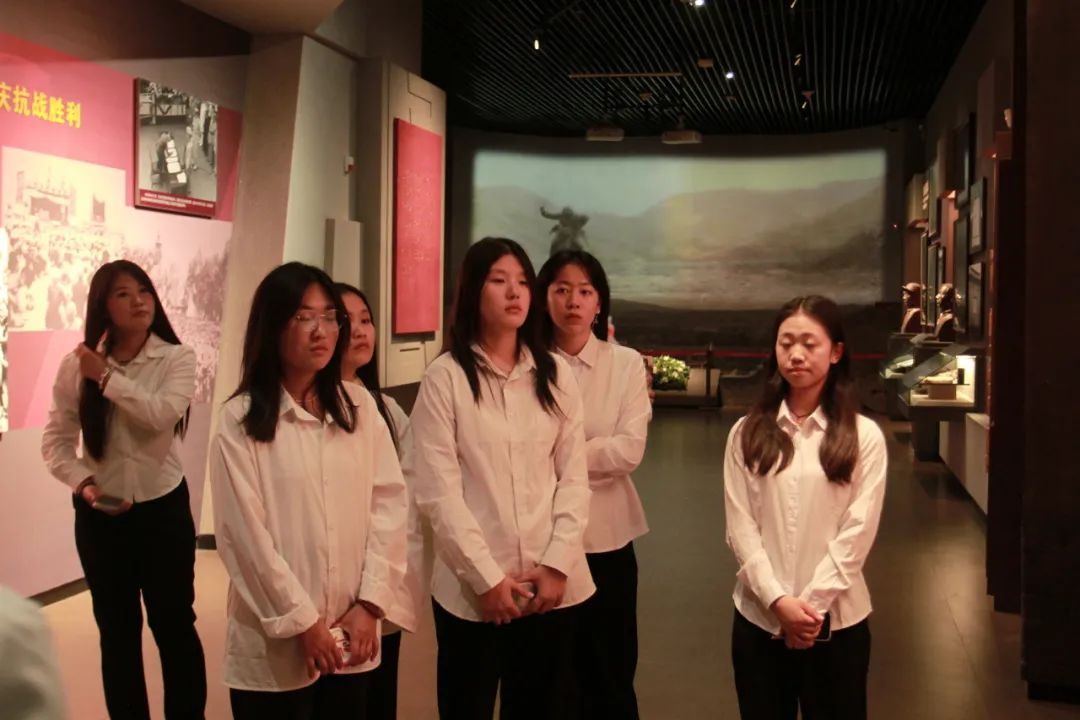 必赢242net官网信息科学与工程学院 前往冉庄地道战纪念馆开展牌仪式