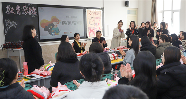 凝聚奋进力量 书写巾帼荣光--必赢242net官网校领导走访慰问女教职工送上“三八”国际劳动妇女节祝福