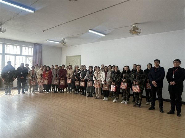 凝聚奋进力量 书写巾帼荣光--必赢242net官网校领导走访慰问女教职工送上“三八”国际劳动妇女节祝福