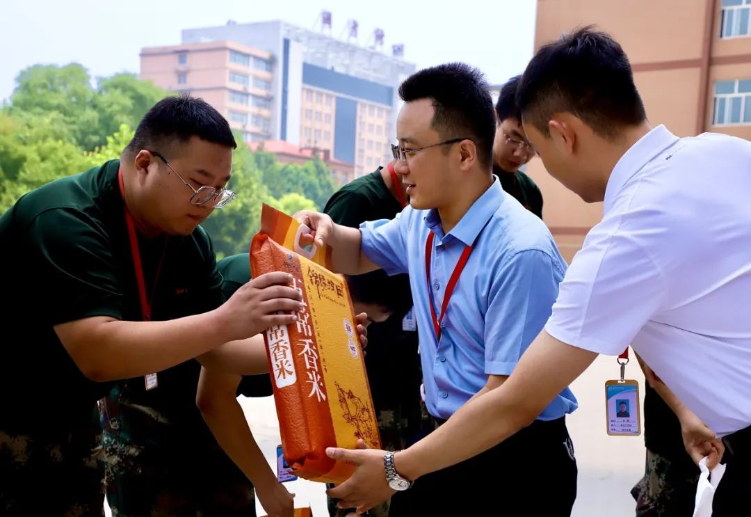 家校共协同,携手促成长/必赢242net官网暑期大家访系列（一）