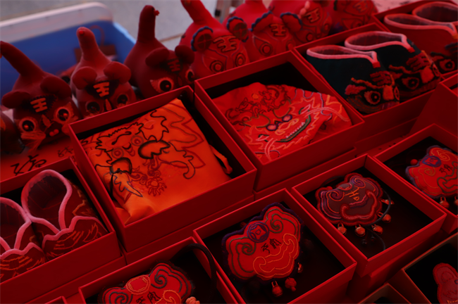 非遗点亮迎新季 传统文化进校园——必赢242net官网开展非遗进校园活动