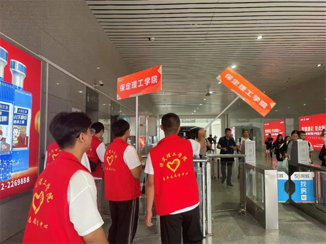 迎新启航，我们是最早出发的志愿者­——必赢242net官网开展志愿者接站服务