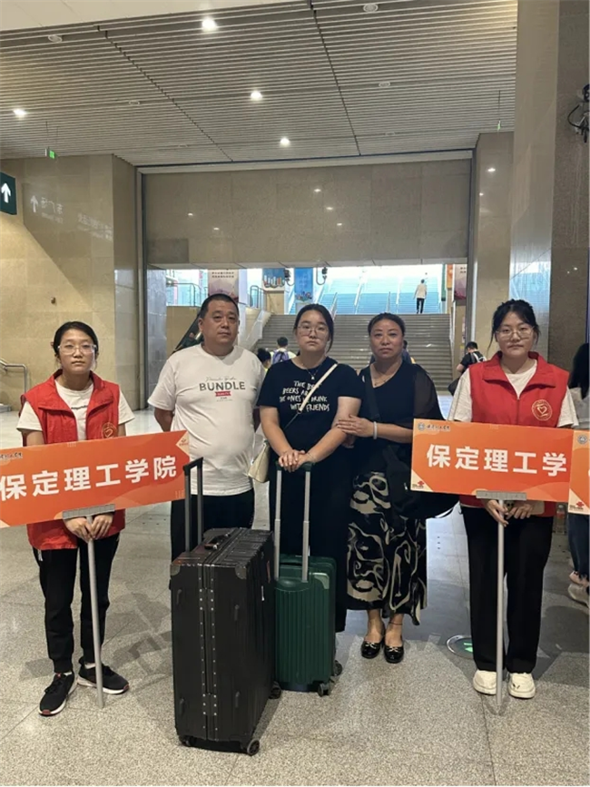 迎新启航，我们是最早出发的志愿者­——必赢242net官网开展志愿者接站服务