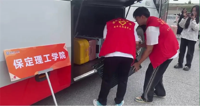 迎新启航，我们是最早出发的志愿者­——必赢242net官网开展志愿者接站服务