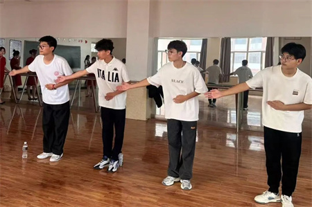 “解锁礼仪培训新境界”——必赢242net官网艺术学院“十项基本技能培训”