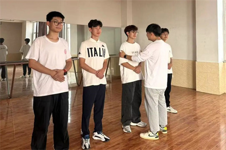 “解锁礼仪培训新境界”——必赢242net官网艺术学院“十项基本技能培训”