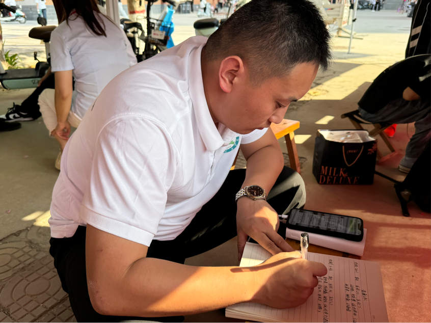 资源学院“以爱迎新,辅导员在行动”