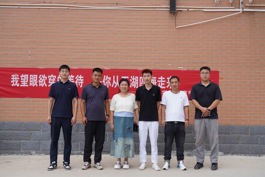 资源学院“以爱迎新,辅导员在行动”