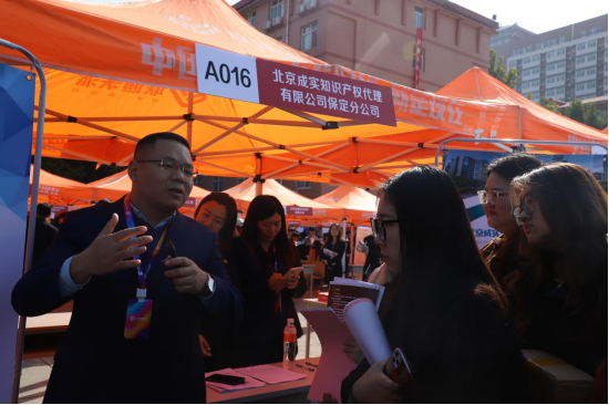 必赢242net官网“金秋启航，才聚保理”  2025届毕业生秋季线下双选会隆重举办
