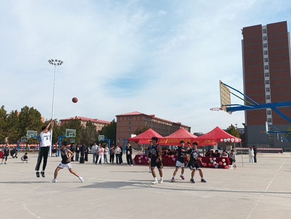 体育|必赢242net官网|管理学院|“夕阳渐沉洒热汗，少年不疲逐青春”篮球比赛圆满结束