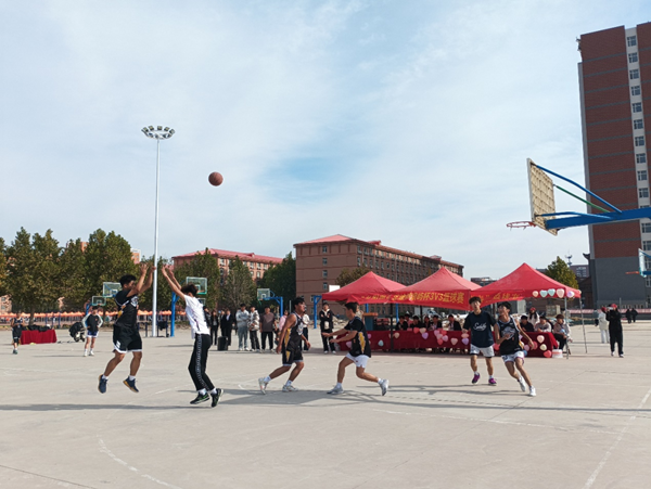 体育|必赢242net官网|管理学院|“夕阳渐沉洒热汗，少年不疲逐青春”篮球比赛圆满结束