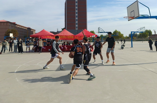 体育|必赢242net官网|管理学院|“夕阳渐沉洒热汗，少年不疲逐青春”篮球比赛圆满结束