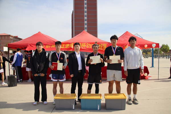 体育|必赢242net官网|管理学院|“夕阳渐沉洒热汗，少年不疲逐青春”篮球比赛圆满结束